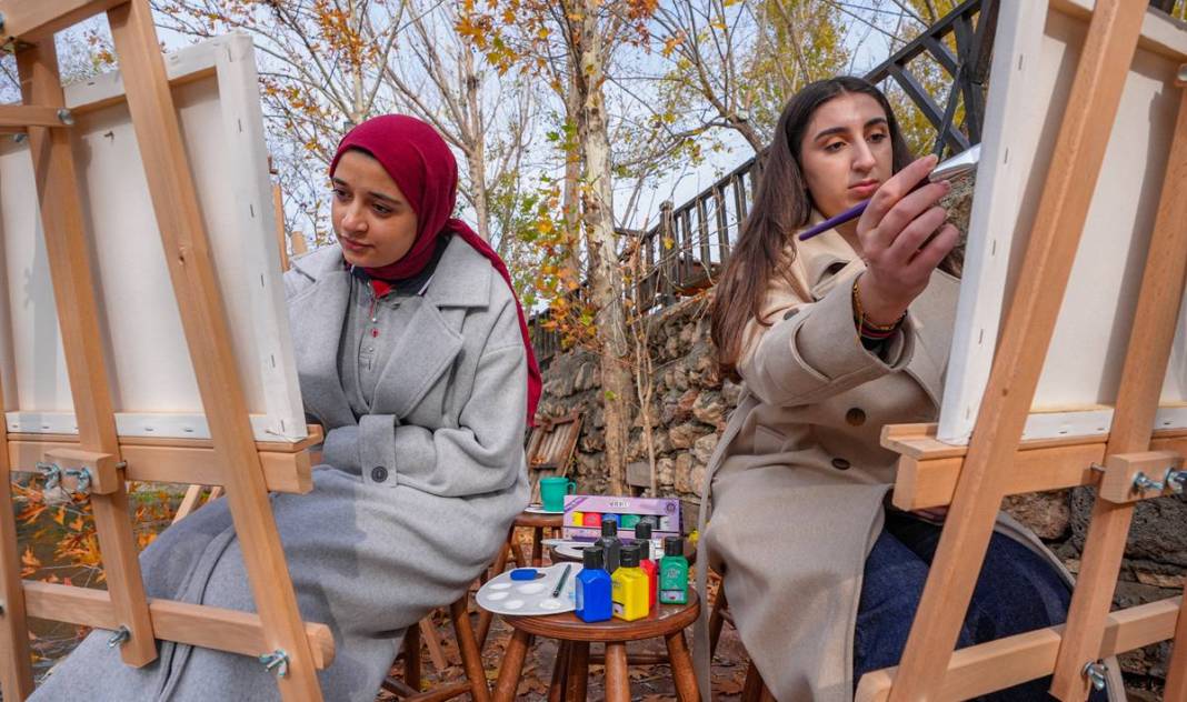 Diyarbakır’da öğrenciler tarihi ve doğayı tuvale taşıyor 3